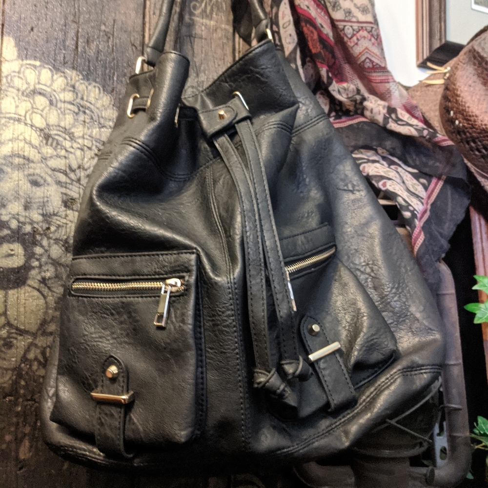 Black 🖤 Just Fab bucket bag.